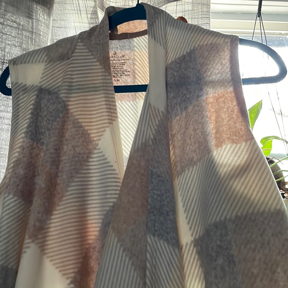 Cuddle duds multi color vest with pockets